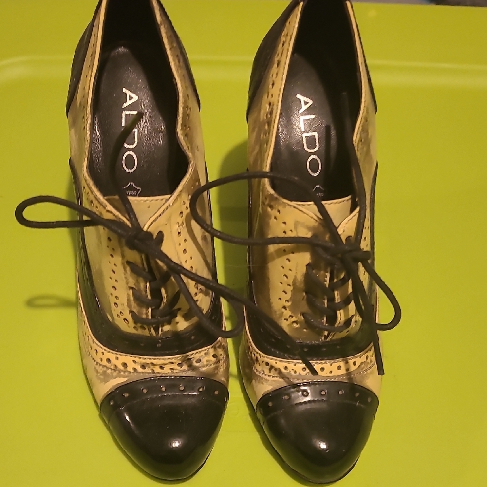Steampunk Aldo Black and Tan High Heel Pumps with Lace Detail